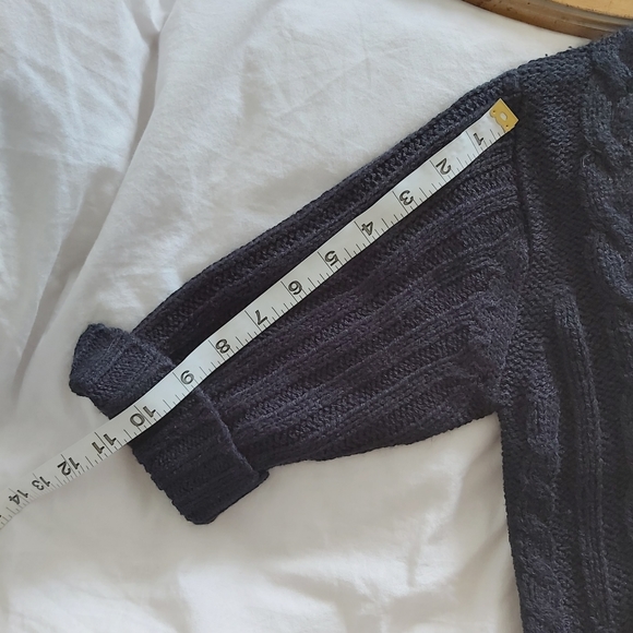 ✨🆕 Y2K Black Short Sleeve Knit Cardigan - Picture 5 of 7